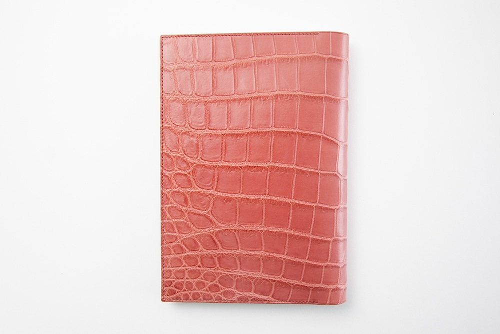 藤本さきこ　クロコダイル手帳カバー【オールドピンク×アイボリー】