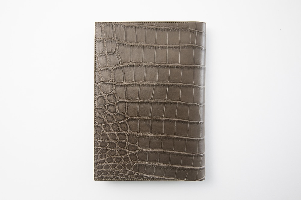 藤本さきこ　クロコダイル手帳カバー【トープグレー×チョコ】