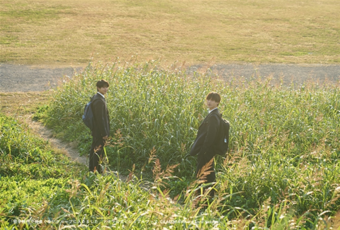 【カドスト限定カバー仕様】「修学旅行で仲良くないグループに入りました」ドラマ公式ビジュアルブック