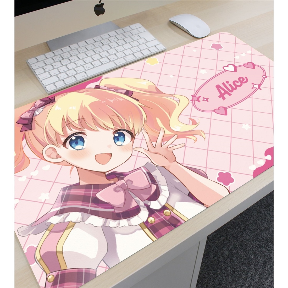 きんいろモザイク 原悠衣先生 描き下ろし アリス・カータレット アイドル風衣装ver. マルチデスクマット