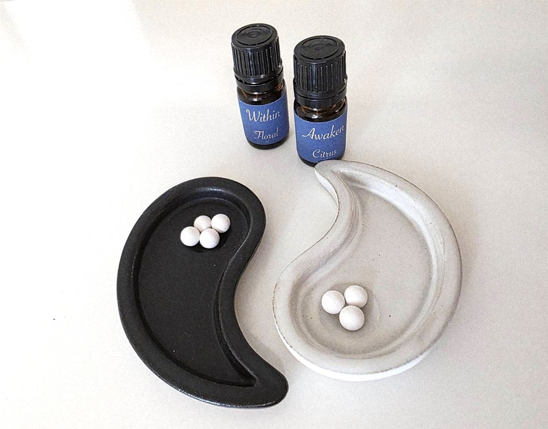 引き寄せを加速する！アロマグッズセット（オイル2種＋ディッシュ2枚組＋ストーン）＆サイン本（特典メッセージ動画付き）