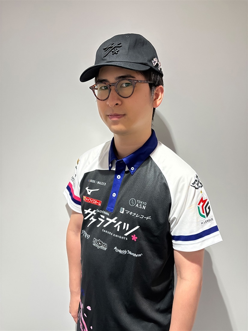 サクラナイツ　刺繍ロゴキャップ＋ピンバッジ　堀慎吾　【イラスト：ふんぼ】