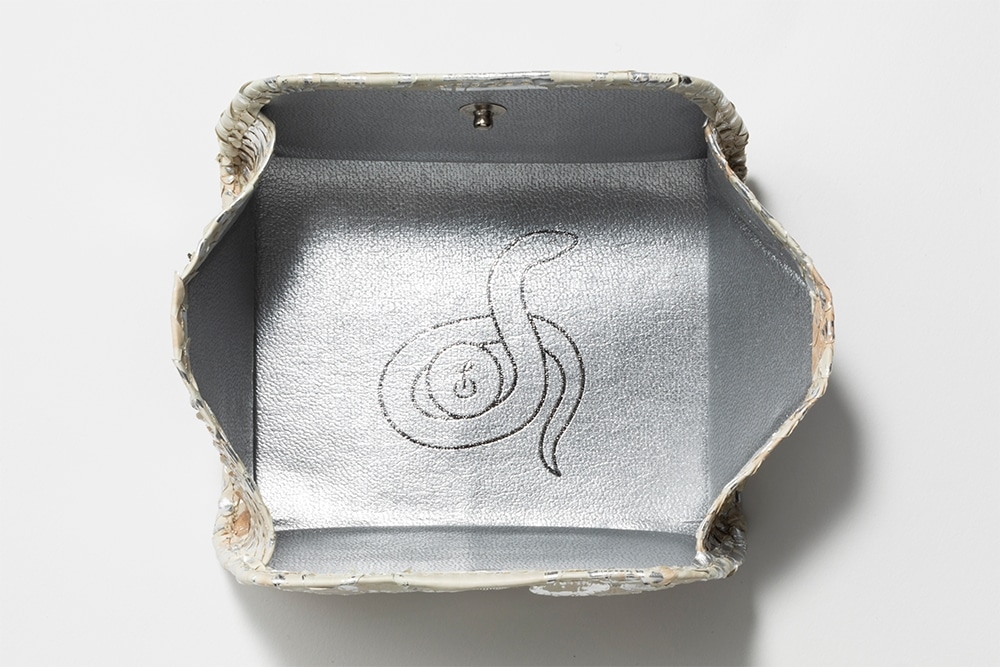 【数量限定】ハッピー.三姉妹　金運アップ巳守豆財布（みまもりまめざいふ）　ホワイトシルバー