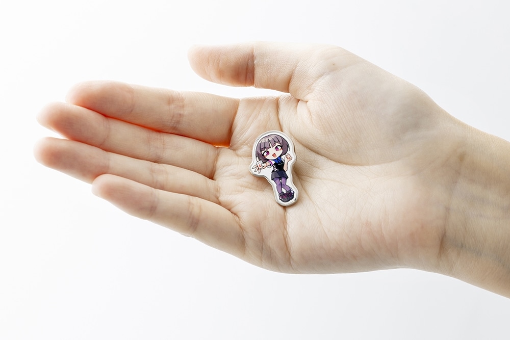 サクラナイツ　刺繍ロゴキャップ＋ピンバッジ　岡田紗佳　【イラスト：ふんぼ】