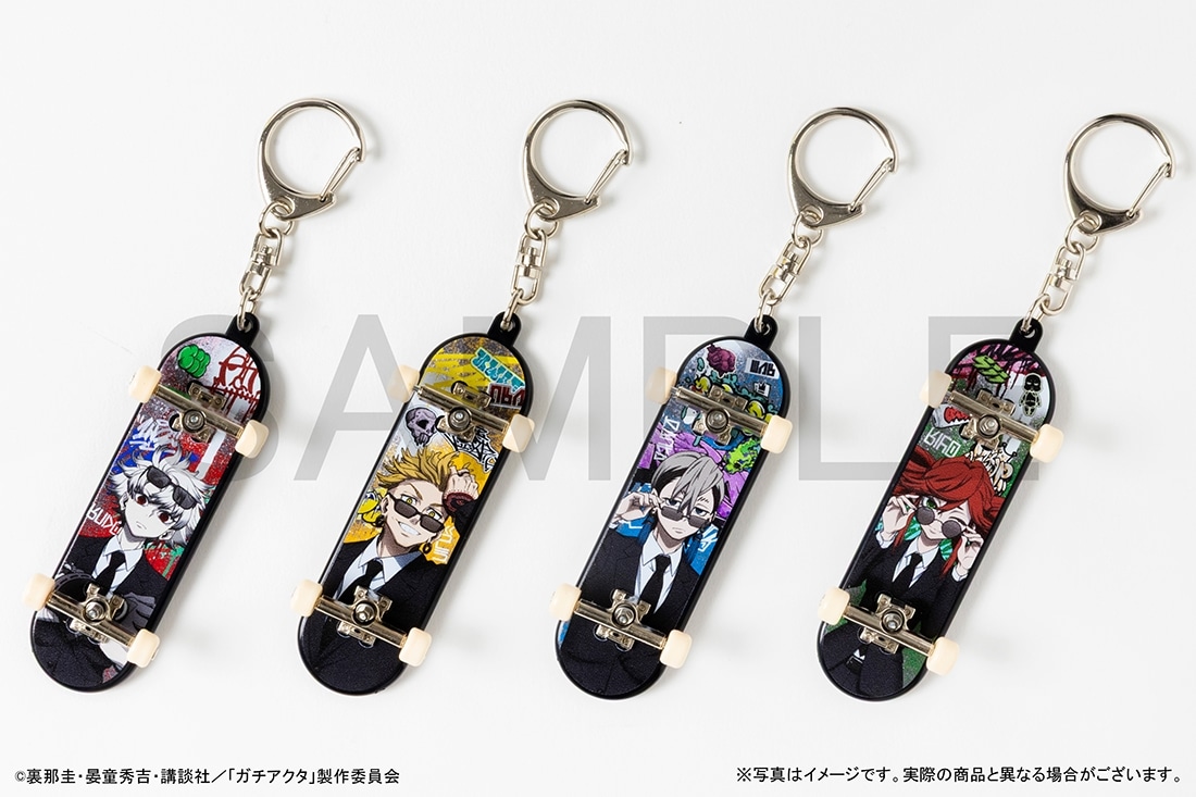 TVアニメ『ガチアクタ』スケボーキーホルダー 黒スーツVer. ザンカ