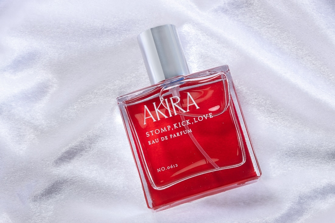 【踏んだり、蹴ったり、愛したり】香水　五百森泰