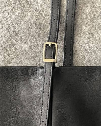 杉山律子　スクエアレザーバッグ ブラック