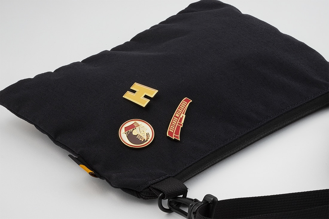 ヘアピンまみれ【出版記念】オリジナルピンバッジ 2個セット: その他