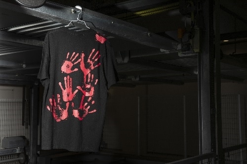 恐怖！ 作家手形Tシャツ Lサイズ: ファッション | カドスト | KADOKAWA