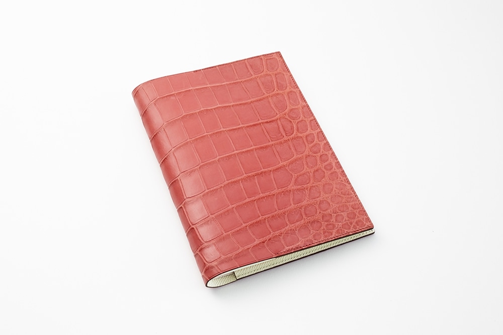 藤本さきこ　クロコダイル手帳カバー【オールドピンク×アイボリー】
