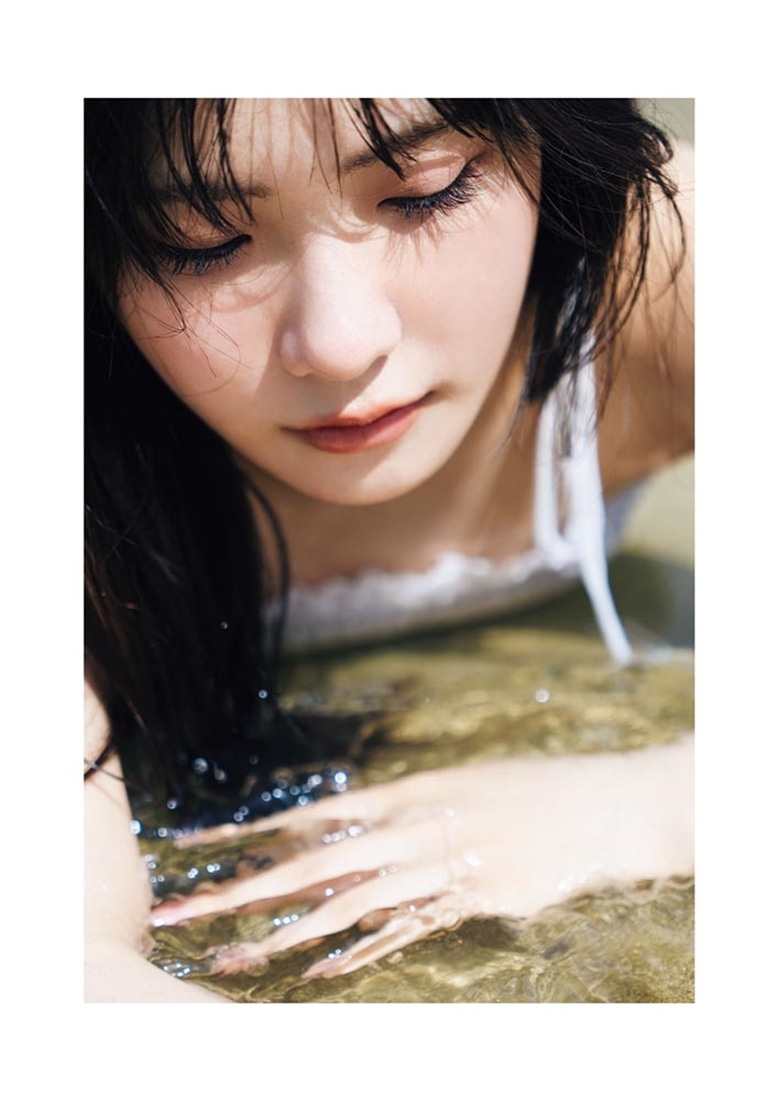 坂倉花 1st写真集 Blooming