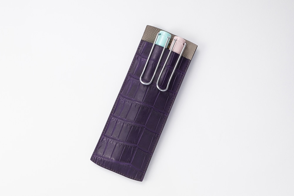 藤本さきこ　クロコダイル二本挿しペンケース【オーベルジーヌ（紫）×グレージュ】