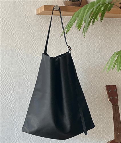 杉山律子　スクエアレザーバッグ ブラック