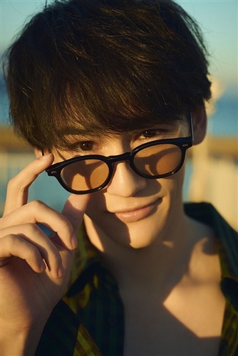 パース・ナクン1st写真集 Sunny