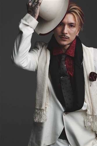 DJふぉいフォトエッセイ 「#チラ裏」: 本・コミック・雑誌 | カドスト