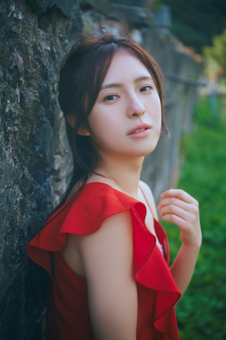 NGT48 大塚七海 1st写真集 七いろの青: 本・コミック・雑誌 | カドスト
