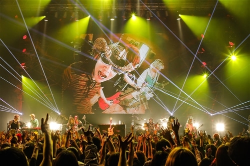 hide 30th solo debut & hide with Spread Beaver appear