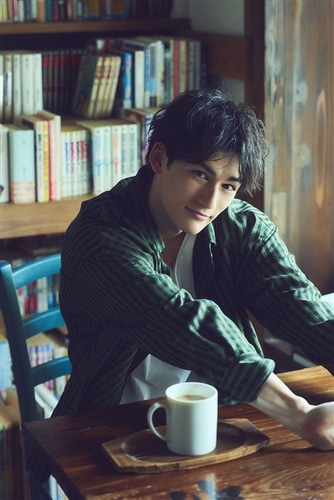 パース・ナクン1st写真集 Sunny