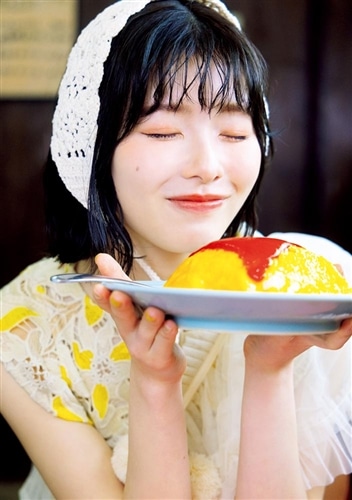 浅井七海1st写真集 ナナミイロ: 本・コミック・雑誌 | カドスト