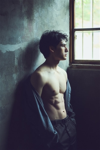 パース・ナクン1st写真集 Sunny