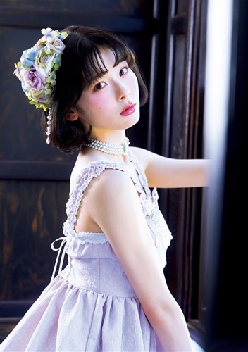 浅井七海1st写真集 ナナミイロ: 本・コミック・雑誌 | カドスト