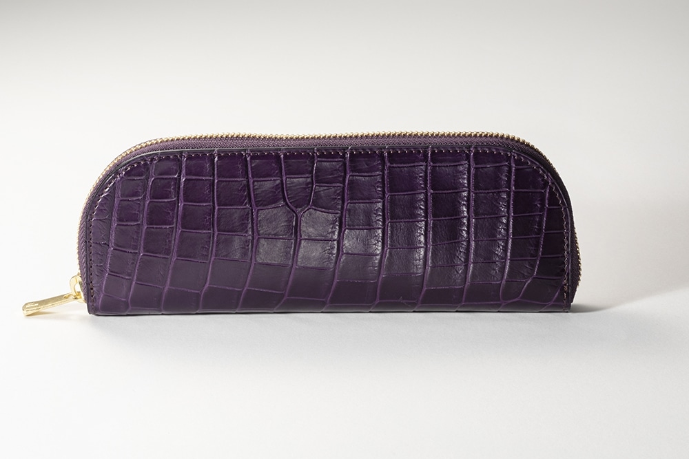 藤本さきこ　クロコダイルペンケース【オーベルジーヌ（紫）×グレージュ】