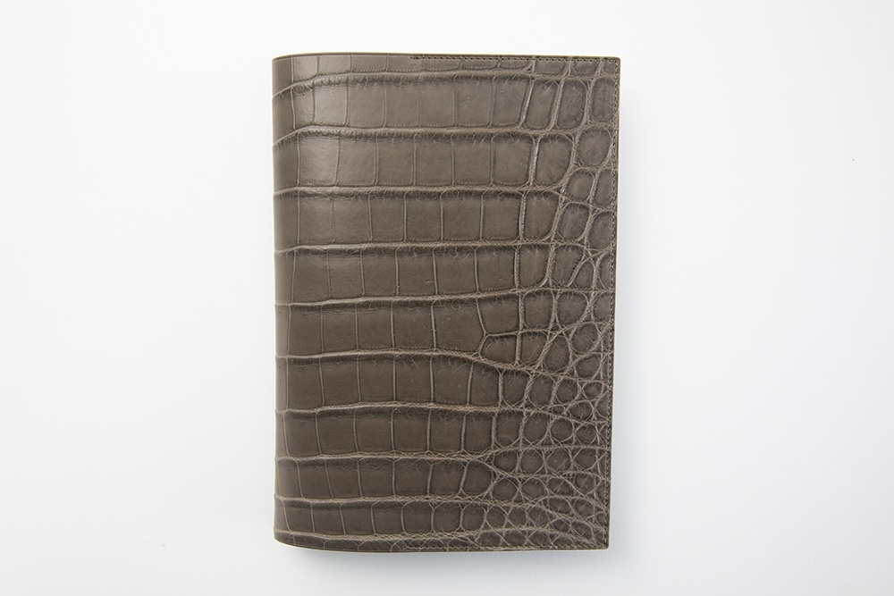 藤本さきこ　クロコダイル手帳カバー【トープグレー×チョコ】