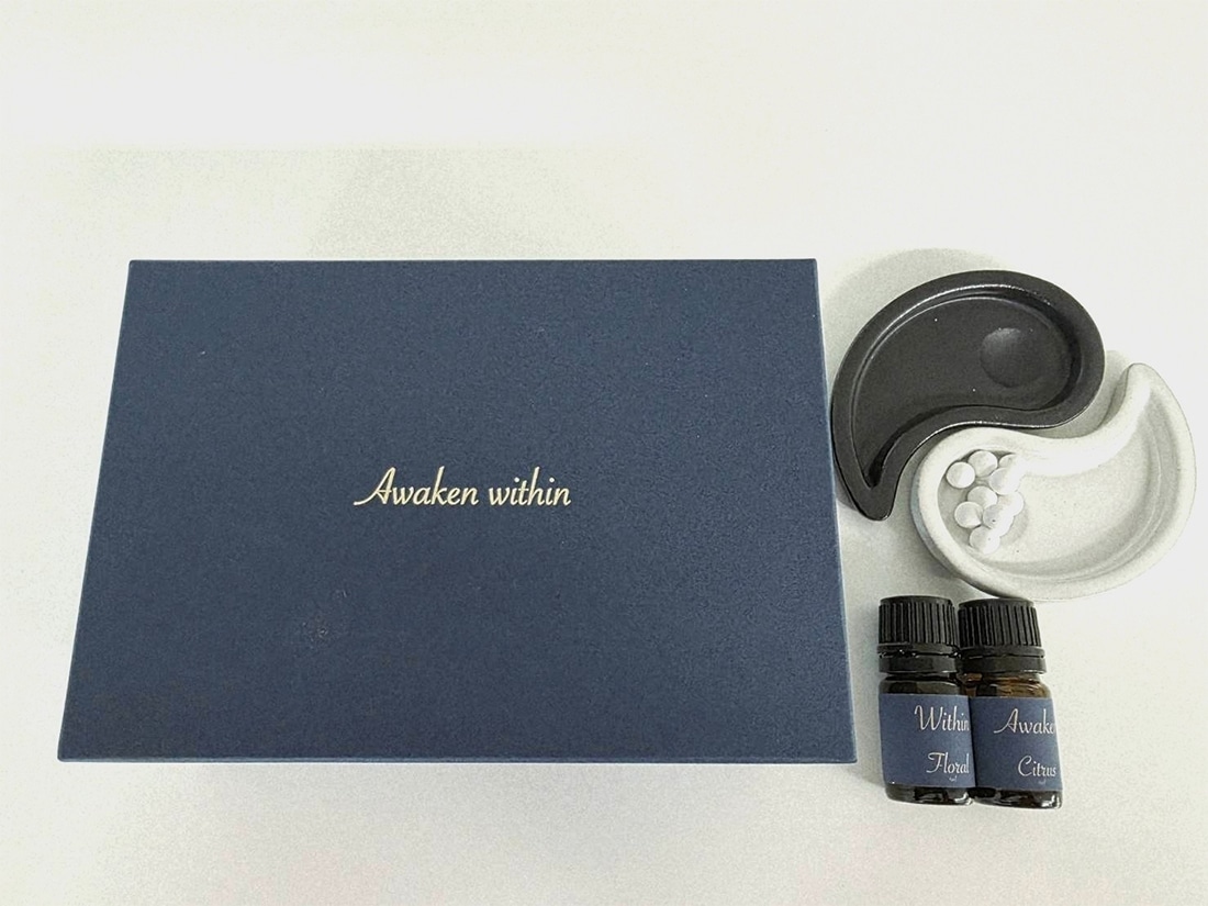 引き寄せを加速する！アロマグッズセット（オイル2種＋ディッシュ2枚組＋ストーン）＆サイン本（特典メッセージ動画付き）