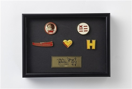 ヘアピンまみれ【出版記念】オリジナルピンバッジ5個フレームセット［サイン刻印、シリアルナンバー入りプレート付き］