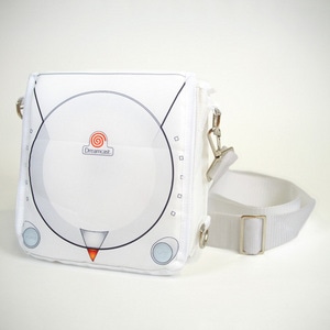 ほぼ実物大「ドリームキャスト」2WAYバッグ【TGS2016グッズ】