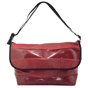 エナメルメッセンジャーバッグ Loic ロイクレッド